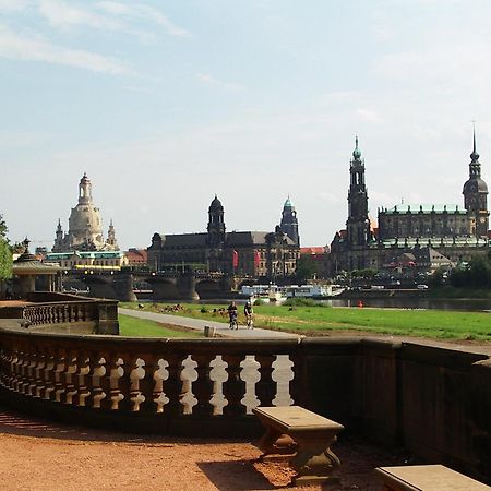 Relais & Chateaux Buelow Palais Дрезден Екстериор снимка