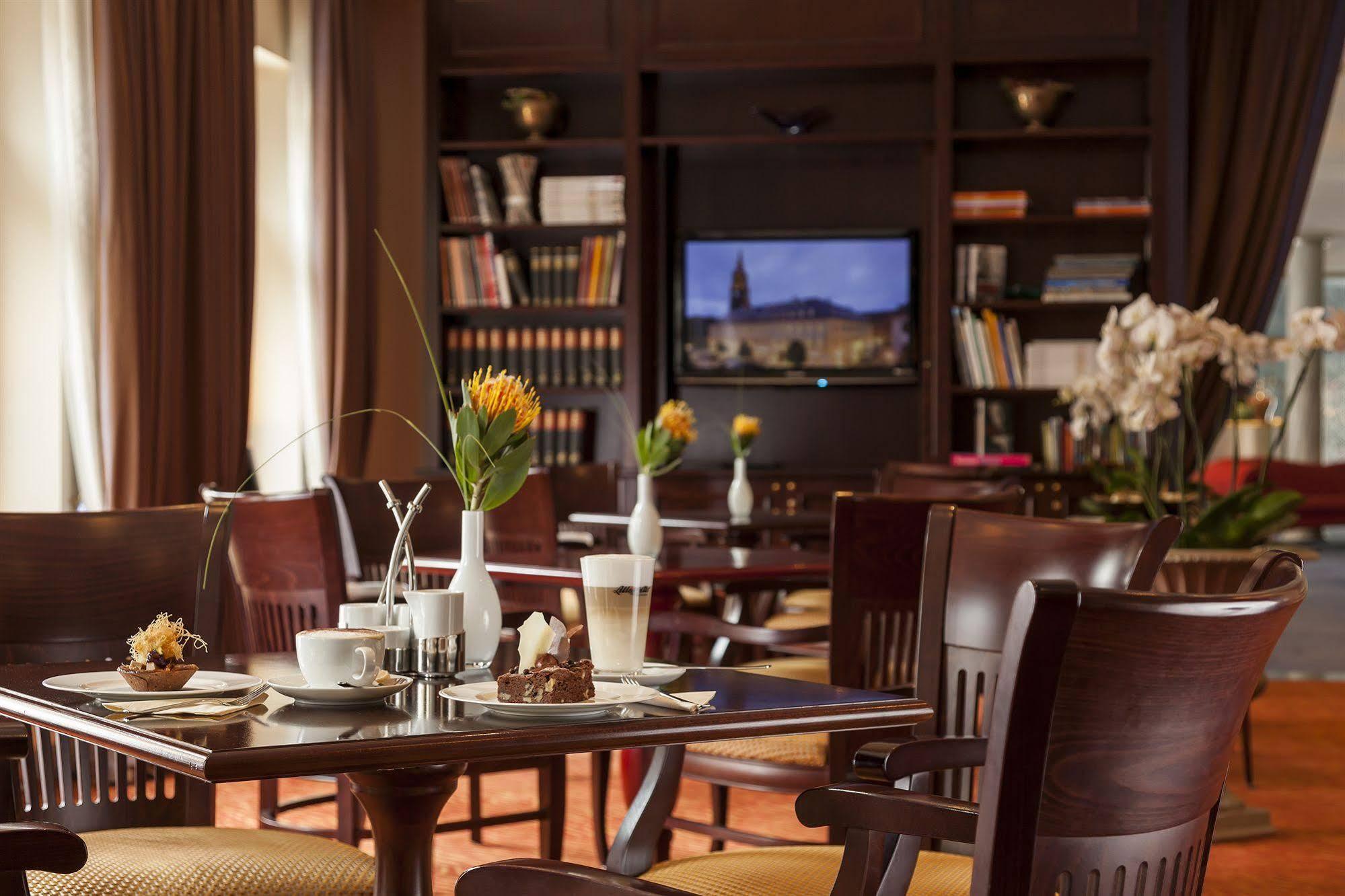 Relais & Chateaux Buelow Palais Дрезден Екстериор снимка