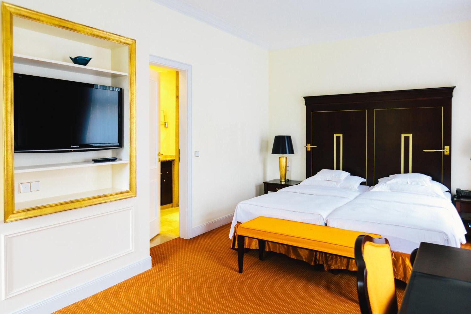 Relais & Chateaux Buelow Palais Дрезден Екстериор снимка